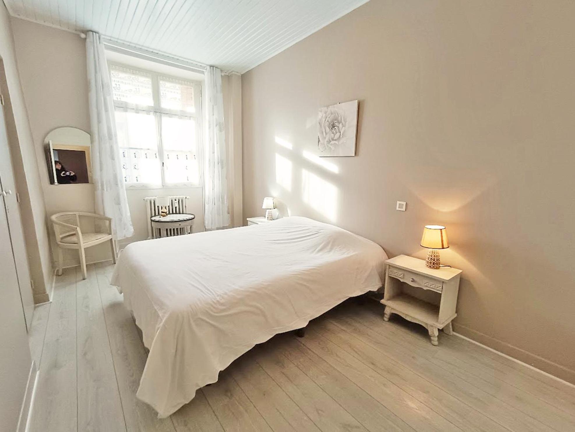 Le Petit Paradis, T3, Wifi, Parking, Veranda Bagneres-de-Luchon Exterior photo